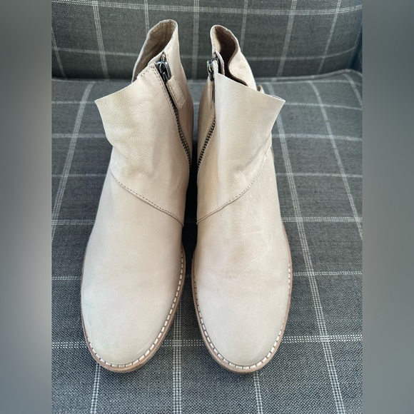 Eileen Fisher Billie Tumbled Nubuck Bootie Ankle Boots Women’s Size 8.5 Beige - Picture 10 of 11